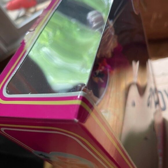 Weird Barbie - Picture 4 of 7